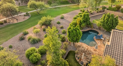 Casa de Stella Luna • European Cottage with HEATED Pool in Power Ranch