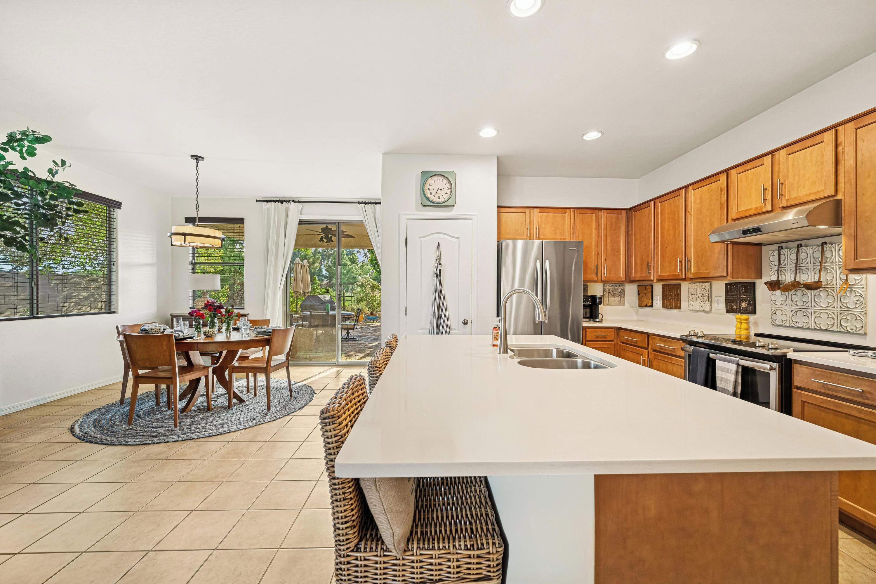 ثلاجة، ميكروويف، فرن، موقد طهي مسطح