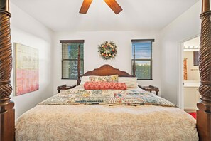 3 bedrooms, iron/ironing board, WiFi (free), bed sheets - Casa de Stella Luna • European Cottage with HEATED Pool in Power Ranch (Gilbert)