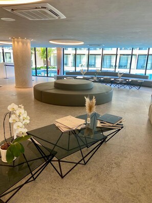 غرفة ديلوكس مزدوجة أو بسريرين منفصلين | الردهة