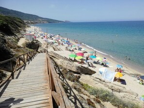 Beach nearby - Apartment in villa 30 meters from the sea, with breathtaking view (Maragnanu)