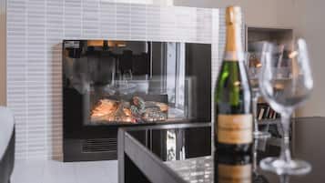 Chalé, 3 quartos, para não fumantes | Área de estar | TV de tela plana