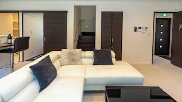 Chalé, 3 quartos, para não fumantes | Área de estar | TV de tela plana