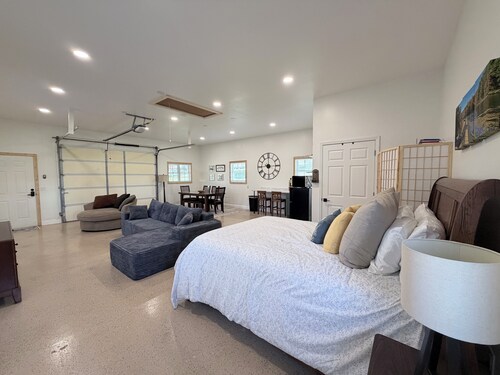 Pet-Friendly Mountain Studio - Cozy Stay with Patio & Covered Private Parking