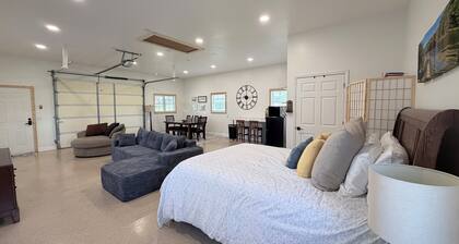 Pet-Friendly Mountain Studio - Cozy Stay with Patio & Covered Private Parking