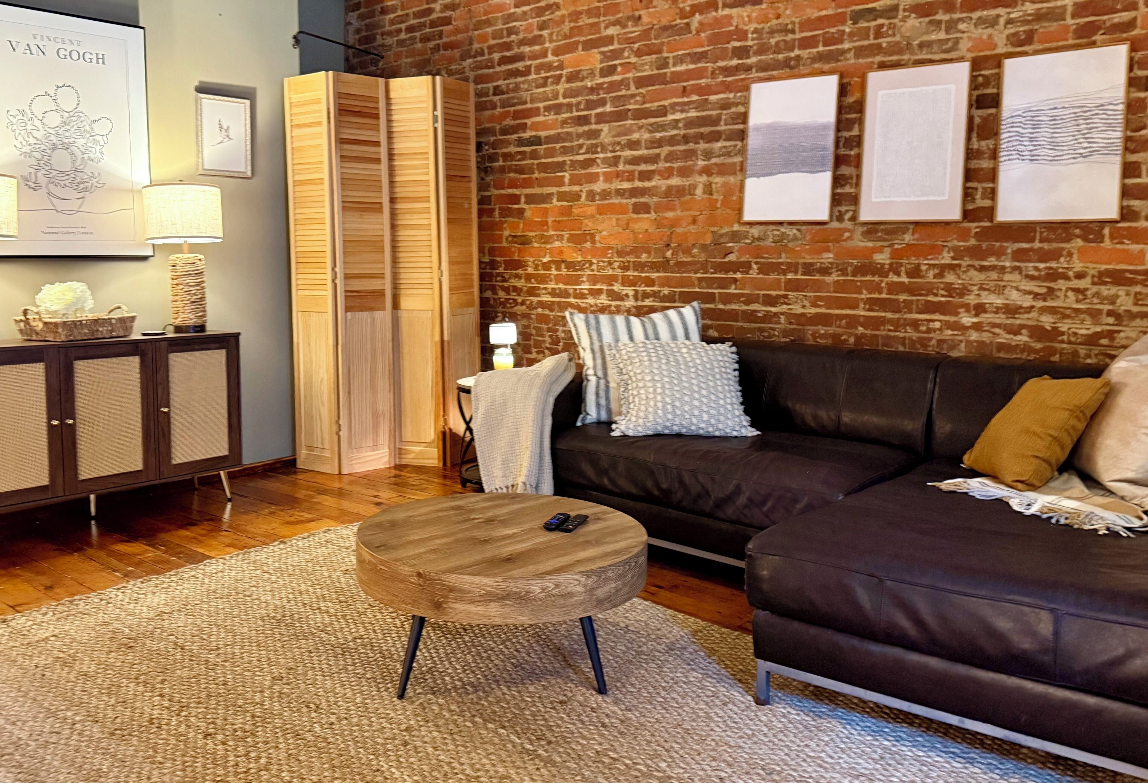 Smart TV, livros, aparelho de som