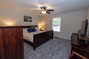 4 عدّة غرف نوم ومكواة/لوح كي وواي فاي مجانًا وملاءات أسرّة