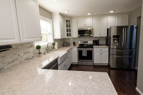 Spacious 4-bedroom house in charming Hamilton with AC