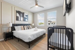 2 bedrooms, desk, iron/ironing board, WiFi