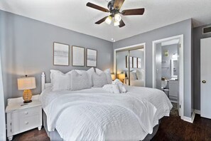 2 soverom, strykejern/-brett, wi-fi og sengetøy