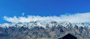 Hike Golf Ski Modern 2BR Remarkables Guest House