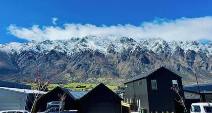 Hike Golf Ski Modern 2BR Remarkables Guest House