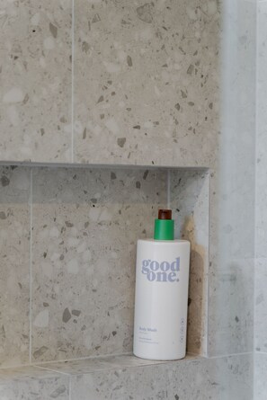 Séchoir à cheveux, serviettes fournies