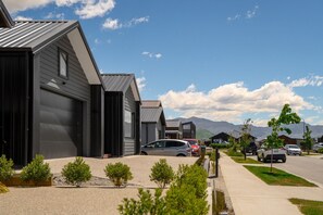 Exterior - Hike Golf Ski Modern 2BR Remarkables Guest House (Queenstown)