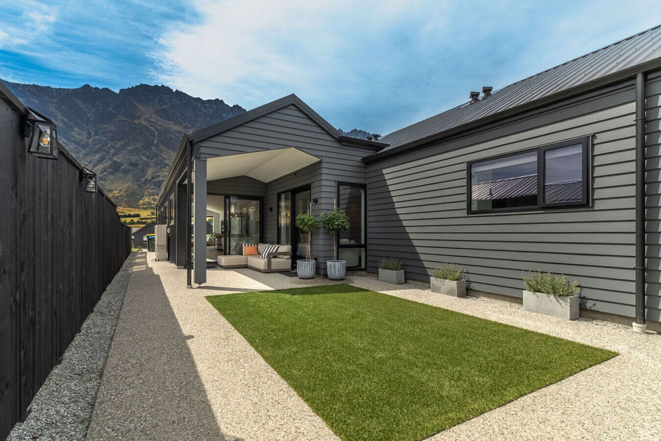 المنشأة من الخارج