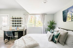 1 bedroom, iron/ironing board, WiFi, bed sheets - Bike to the Beach from Contemporary Studio Guesthouse (San Diego)