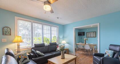 Lovely Central 2-King Huge Private Fenced-in Yard/Firepit/BBQ with Ocean View