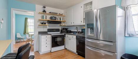 Micro-ondes, four, plaque de cuisson, lave-vaisselle