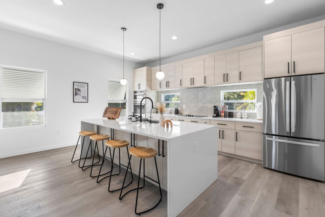 Refrigerador, microondas, horno, placa de cocina