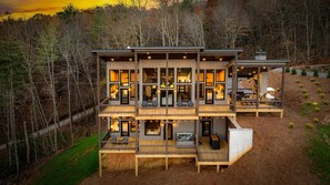 Exterior - Tune Inn - Pet Friendly | Mtn View | Hot Tub | Game Room (Mineral Bluff)