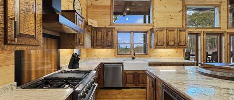 Frigorífic, microones, forn i placa de cuina