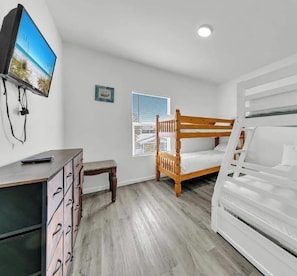 5 habitaciones, tabla de planchar con plancha, wifi y ropa de cama