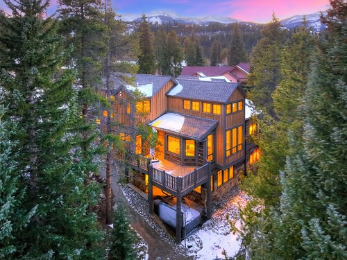 Elevation Pointe | Luxury, Private Hot Tub & Views!