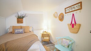 3 slaapkamers, een strijkplank/strijkijzer, gratis wifi, beddengoed