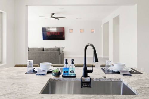 Peaceful 4-bedroom house in charming Tolleson