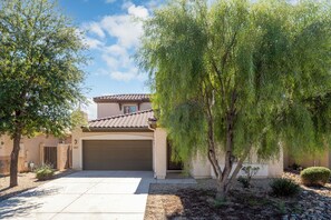 Property grounds - Peaceful 4-bedroom house in charming Tolleson (Tolleson)