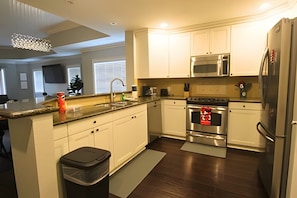 Cookware/dishes/utensils