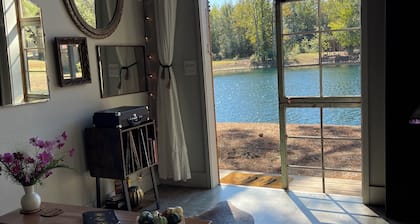 URBAN PINES: The Dam Hideaway/unique/tiny/treehouse