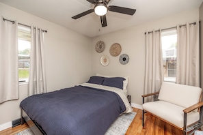 3 bedrooms, iron/ironing board, WiFi, bed sheets