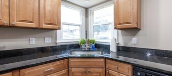 Charming Newly Renovated 3BR retreat – West Des Moines comfort!