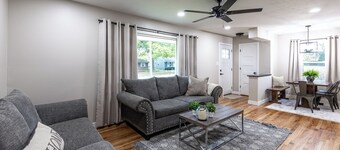 Charming Newly Renovated 3BR retreat – West Des Moines comfort!