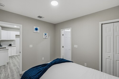 Spacious 3BR Retreat Near Downtown River Walk