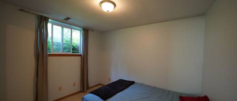 熨斗/熨衫板、Wi-Fi、床單