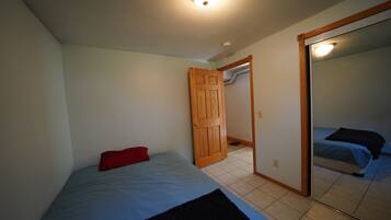 Bügeleisen/Bügelbrett, WLAN, Bettwäsche