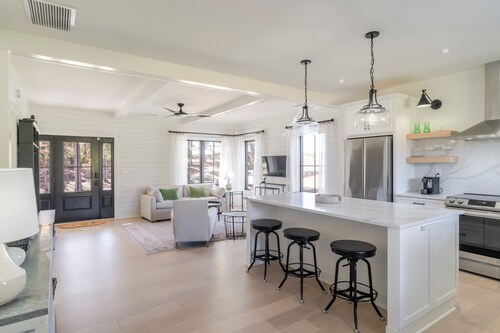 Fox Cottage – Charming Wine Country Retreat in Afton, VA