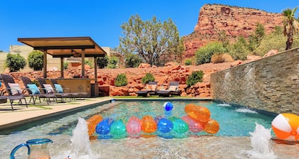 Luxury Chapel Palace–7 King Suites w/ Pool, Spa, Views, Cinema & Game Room!