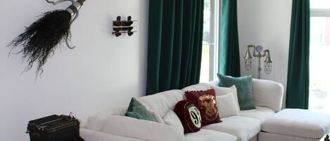 Télévision, cheminée