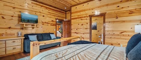 8 bedrooms, WiFi (free), bed sheets