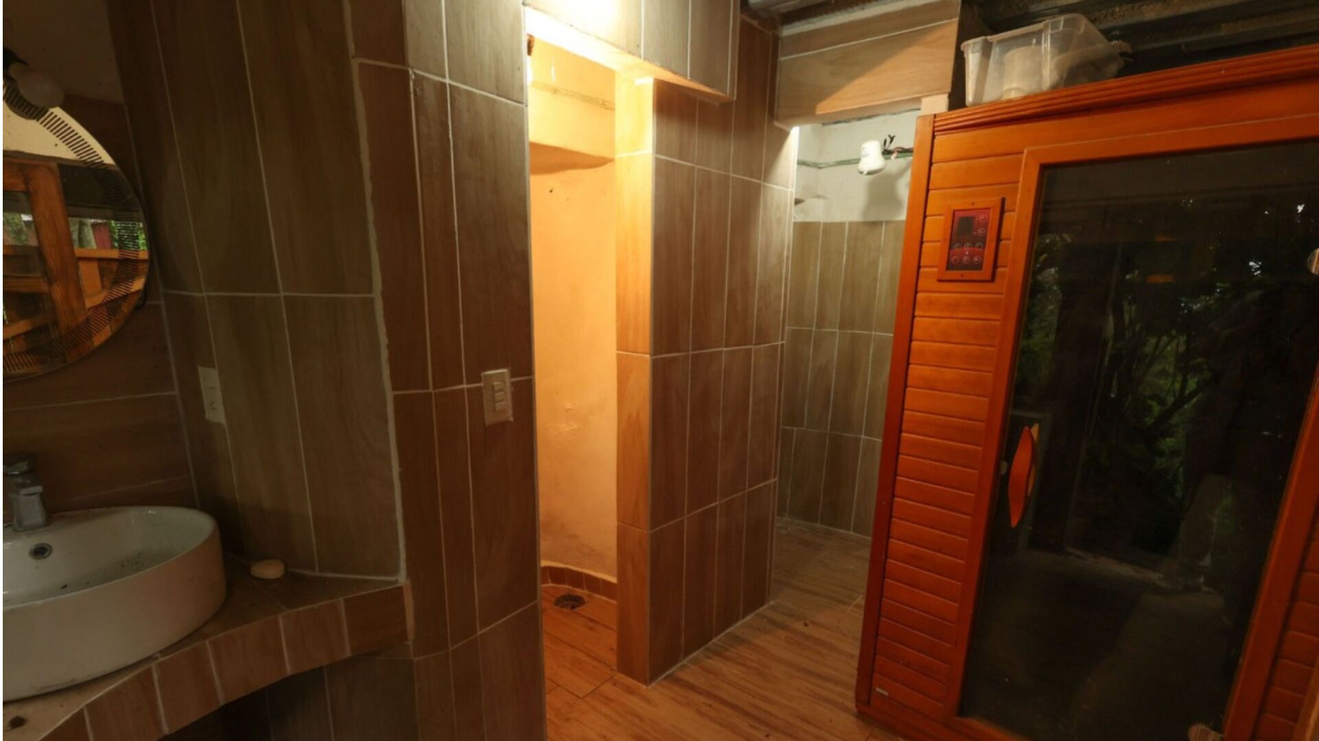 Jetted bath, towels, soap, toilet paper