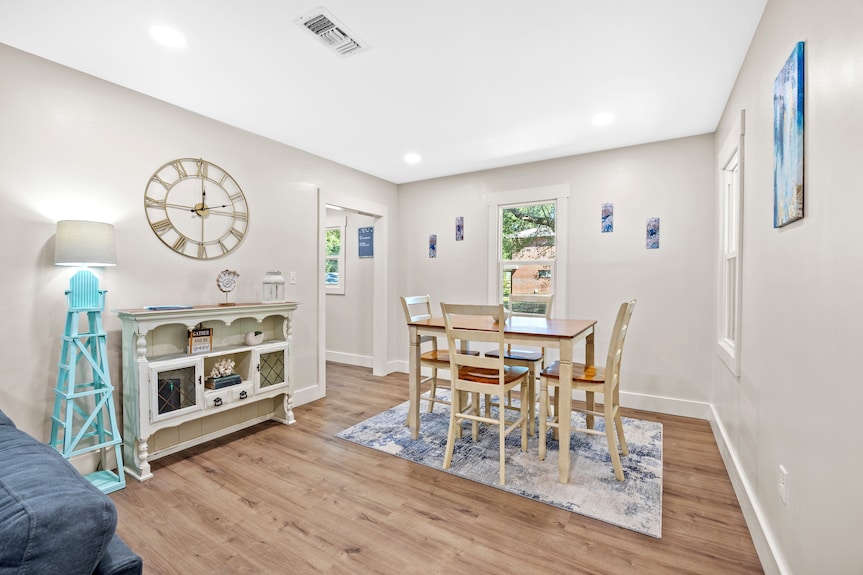 Remodeled Coastal Cottage Near Destin - Walk To Pickleball & Pubs - Niceville, FL