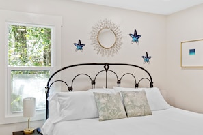 Silitysrauta/-lauta, Wi-Fi, vuodevaatteet