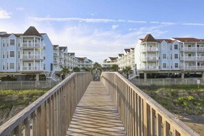 Property grounds - 2BR/2BA Condo at Beachfront Resort with Two Balconies – Perfect Beach Getaway! (Galveston)