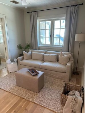 Tv, dvd-spelare och ett filmbibliotek