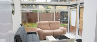 Peterborough Haven: 3BD Family Home Retreat