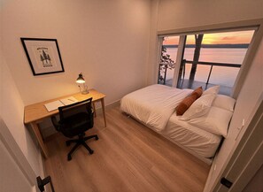 4 bedrooms, desk, travel cot, free WiFi