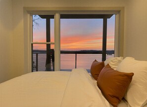 4 bedrooms, desk, travel crib, free WiFi